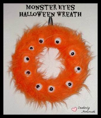 Halloween Wreath DIY featured on The Bewitchin' Kitchen's Monday Funday Linky party