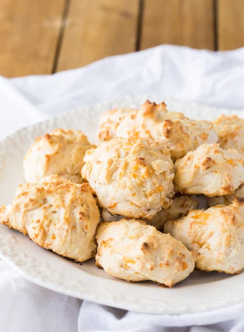 Cheesy biscuits with a buttery garlic sauce