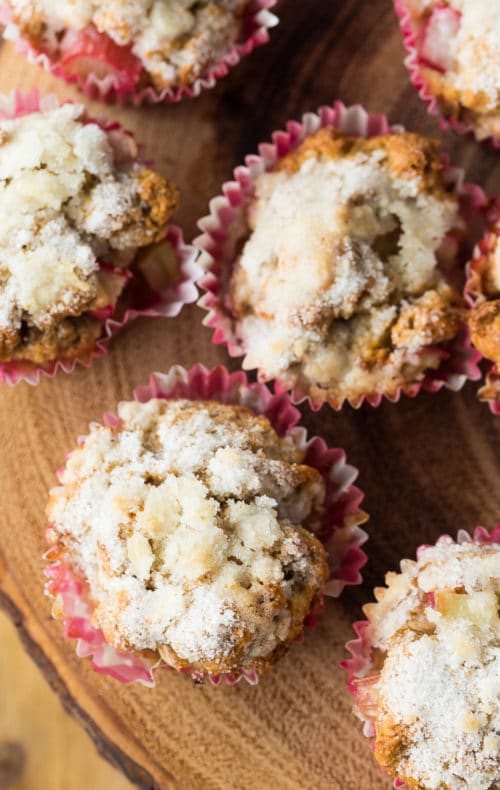 Whole wheat rhubarb muffins - these yummy muffins are the perfect spring or summer snack. Made with whole wheat flour, rhubarb, and greek yogurt. The crumb topping also features brown sugar Splenda.