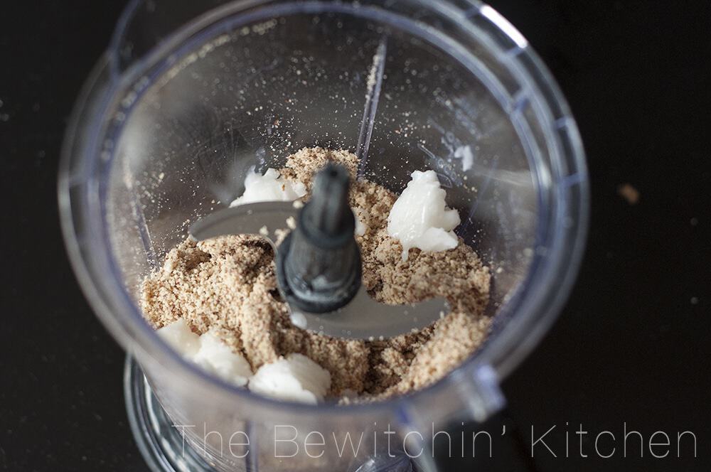 How to make almond butter. This homemade almond butter recipe is so easy, all you need is a high powered blender (Vitamix, Ninja, Blendtec, etc). DIY almond butter is gluten free, chemical free, and half the cost! | The Bewitchin’ Kitchen