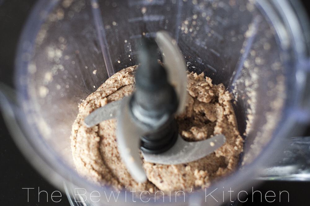 How to make almond butter. This homemade almond butter recipe is so easy, all you need is a high powered blender (Vitamix, Ninja, Blendtec, etc). DIY almond butter is gluten free, chemical free, and half the cost! | The Bewitchin’ Kitchen