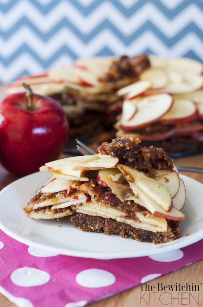 Raw Apple Pie - a healthy twist to add to your desserts board. This recipe uses dates and figs as the crust, which makes this dessert recipe gluten free, refined sugar free, Whole30, vegetarian, vegan, and paleo. 