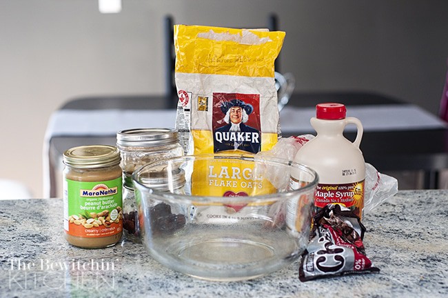 Dark Chocolate and Cherry Granola Bars - this homemade granola bar recipe is full of wholesome ingredients. It's gluten free and is a toddler approved snack. | The Bewitchin' Kitchen