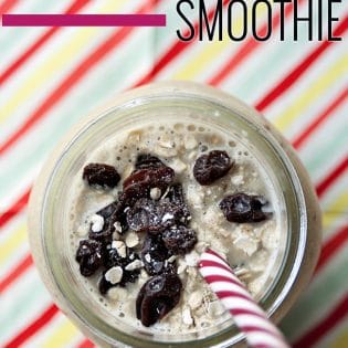 Oatmeal Raisin Cookie Shake - this healthy smoothie recipes helps you conquer your sweet tooth cravings but keeps you on track. So yummy! |thebewitchinkitchen.com