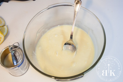 Making white chocolate fudge using sweented condensed milk and white chocolate