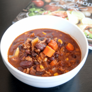 THE BEST CHILI EVER - Super lean and healthy chili recipe from Teena's Fitness. Ground chicken or ground turkey works well with this healthy recipe.