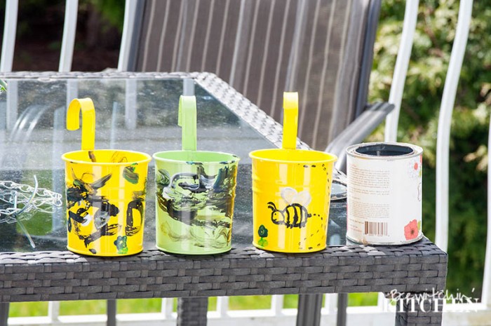 Looking for a fun craft to do with your toddler? Why not make some flower planters with this dollar store craft from The Bewitchin' Kitchen.