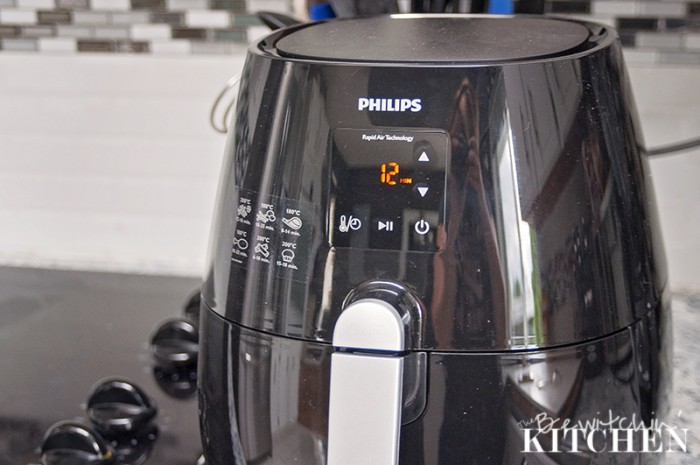 The Philips Airfryer is a must have for anyone who loves to cook, but wants to have healthy meals in rapid time. It’s perfect for healthy weeknight meals! See how I created the perfect wings.