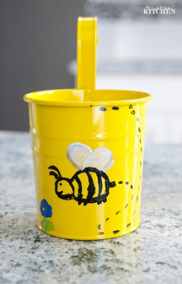 Looking for a fun craft to do with your toddler? Why not make some flower planters with this dollar store craft from The Bewitchin' Kitchen.