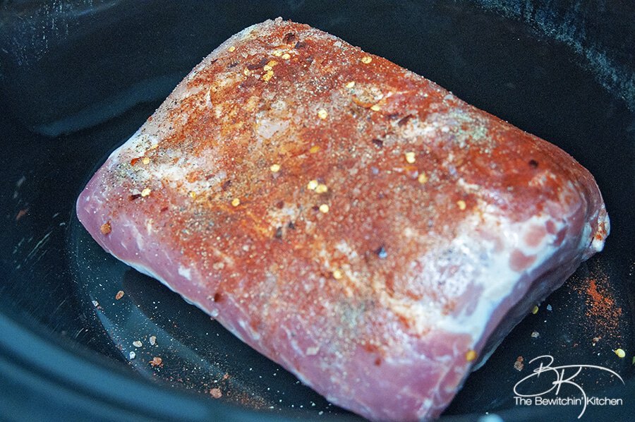 Slowcooker pulled pork for a delicious pulled pork quesadilla. Such an easy recipe, and it's freaking amazing!