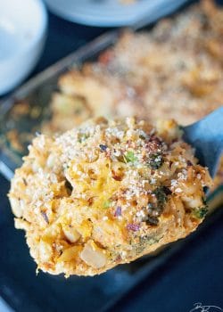 Healthy mac and cheese with a roasted vegetable cheese sauce. Pin this healthy recipe to your healthy dinner ideas board! I love healthy mac and cheese recipes. | The Bewitchin' Kitchen