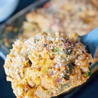 Healthy mac and cheese with a roasted vegetable cheese sauce. Pin this healthy recipe to your healthy dinner ideas board! I love healthy mac and cheese recipes. | The Bewitchin' Kitchen