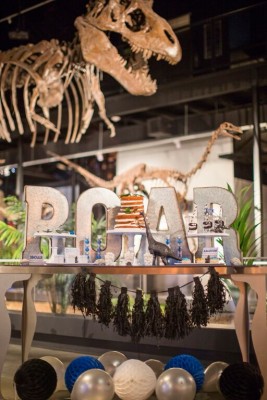 5 dinosaur party games and dinosaur birthday party ideas that guests will dig. #4 sounds like a lot of fun!