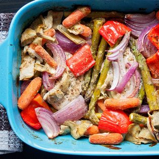 Roasted Chicken and Artichokes recipe. Healthy dinner ideas and for you fixers, it's 21 day fix approved. Click through for the recipe and the how to.