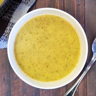 Creamy Cauliflower Dill Soup - This delicious soup recipe is dairy free, paleo, gluten free and is an easy and healthy weeknight dinner.