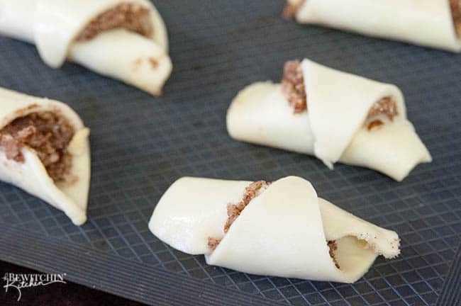 Rugelach, a delicious pastry recipe with sugar, cinnamon and almonds. This is a new Christmas baking recipe favorite of mine. This rugelach recipe is easy and quick to make!