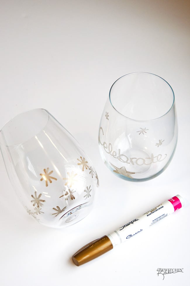 These DIY Gold Wine Glasses are a simple and easy craft. They make a great host or hostess gift and are perfect for sipping wine during the Christmas holidays and new years. | thebewitchinkitchen.com