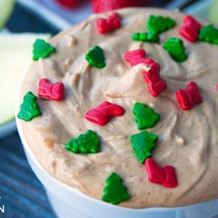 Gingerbread Dessert Dip - this no bake cheesecake dip is so easy and perfect for the winter holidays. Uses Truvia's Brown Sugar Blend to keep it as low calorie as possible. | thebewitchinkitchen.com