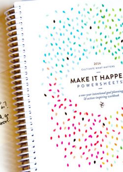 The 2016 Make It Happen Powersheets from the Lara Casey Shop! Here's a sneak peak at my order, I'm so excited to get started. Setting goals and crushing them to be the best girl boss out there! | thebewitchinkitchen.com