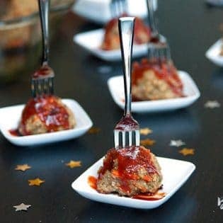 Turkey Meatball Bites. This appetizer is a great healthy party recipe or a delicious healthy dinner main dish. Ground turkey, hidden vegetables and a sweet sriracha sauce that has 75% LESS sugar. | thebewitchinkitchen.com