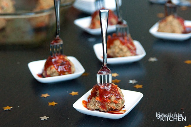 Turkey Meatball Bites. This appetizer is a great healthy party recipe or a delicious healthy dinner main dish. Ground turkey, hidden vegetables and a sweet sriracha sauce that has 75% LESS sugar. | thebewitchinkitchen.com