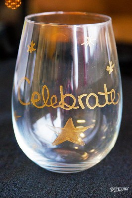 These DIY Gold Wine Glasses are a simple and easy craft. They make a great host or hostess gift and are perfect for sipping wine during the Christmas holidays and new years. | thebewitchinkitchen.com