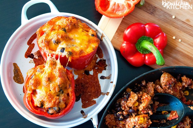 Southwestern Chicken and Quinoa Stuffed Peppers - this healthy chicken stuffed peppers recipe is super yummy, fast and easy. It's a great source of protein, fibre and vegetables. | thebewitchinkitchen.com