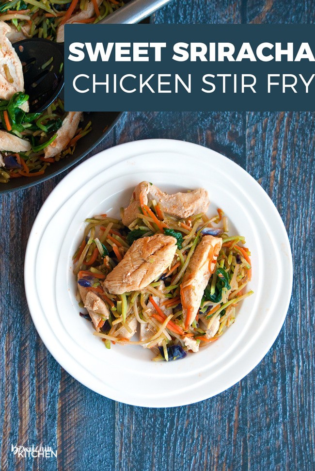 Sweet Sriracha Chicken Stir Fry - This easy chicken stir fry recipe takes minutes to make and it tastes so good! Add this to your healthy dinner recipes. |thebewitchinkitchen.com