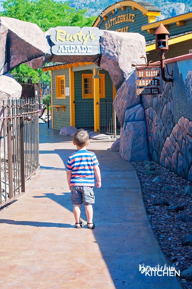 Rattlesnake Canyon in Osoyoos BC is such a fun place to bring your family. I love the sunny South Okanagan in British Columbia!