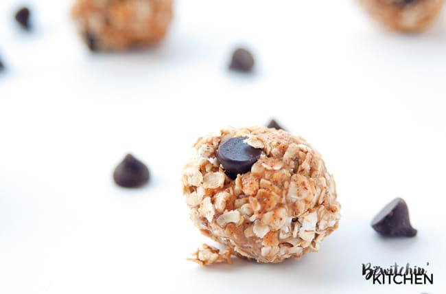 Almond Butter Balls recipe - this no bake dessert makes a healthy snack for kids of all ages. 4 ingredients: quick oats, dark chocolate chips, brown rice syrup and almond butter. | thebewitchinkitchen.com