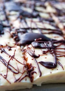 White Chocolate Skor Fudge - it's super easy and simple recipes like this that I love! There is only 3 minutes of "cook time" involved in this dessert recipe! Less cooking, more eating! | thebewitchinkitchen.com