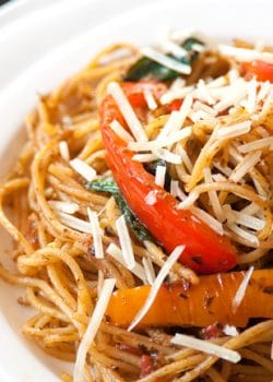 Tomato Pesto Spaghettini - this easy pasta recipe is loaded with hidden veggies and is an under 10 minute dinner! I love quick and easy dinner recipes! | thebewitchinkitchen.com