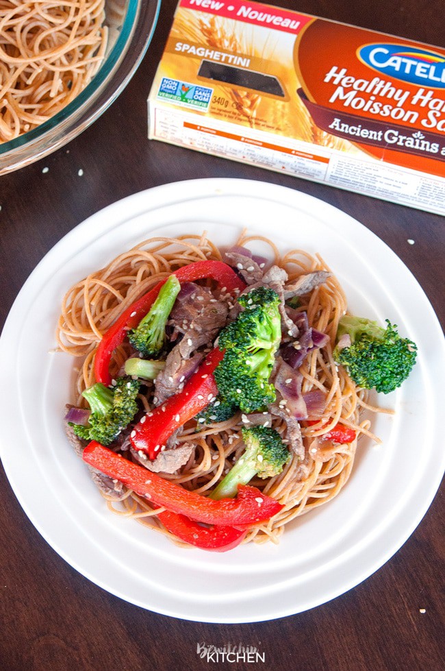 Healthy Steak Stir Fry - this man approved 21 day fix recipe has steak strips, broccoli, red pepper, red onions all tossed together stir fry style and served over ancient grain noodles. It's a fast and easy recipe that's good for you. | thebewitchinkitchen.com