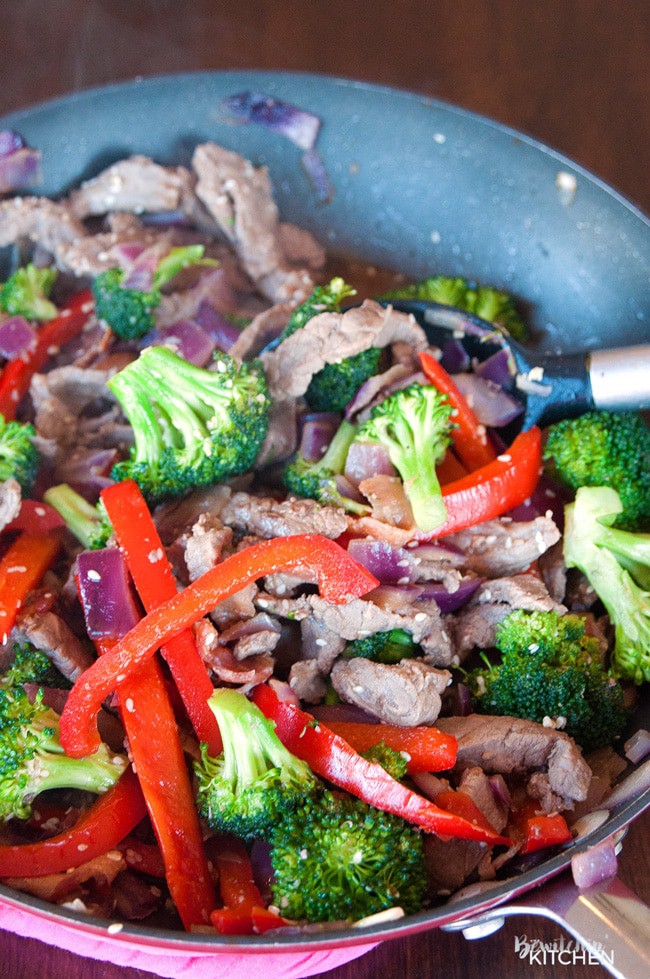 Healthy Steak Stir Fry - this man approved 21 day fix recipe has steak strips, broccoli, red pepper, red onions all tossed together stir fry style and served over ancient grain noodles. It's a fast and easy recipe that's good for you. | thebewitchinkitchen.com