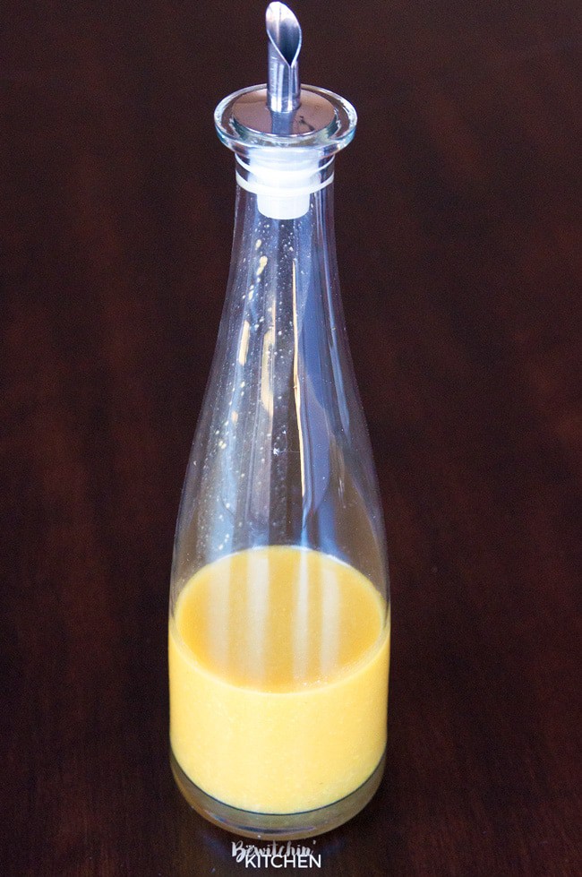 Honey Mustard Vinaigrette - this homemade salad dressing is perfect for summer. It's 21 Day Fix approved (along with all Beachbody containers) and is a clean eating treat. Goes great with salad, a spring chicken bowl or use it as a chicken marinade.