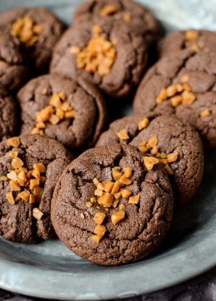 Toffee Cookies - this easy cookie recipe uses chocolate cake mix and a total of 5 ingredients. A fast dessert that the will sell out bake sales in no time!