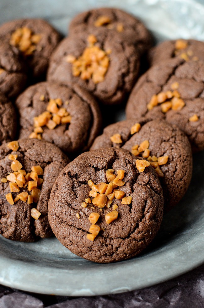 Toffee Cookies - this easy cookie recipe uses chocolate cake mix and a total of 5 ingredients. A fast dessert that the will sell out bake sales in no time!
