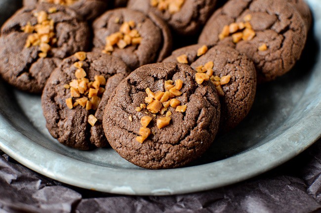 Toffee Cookies - this easy cookie recipe uses chocolate cake mix and a total of 5 ingredients. A fast dessert that the will sell out bake sales in no time!