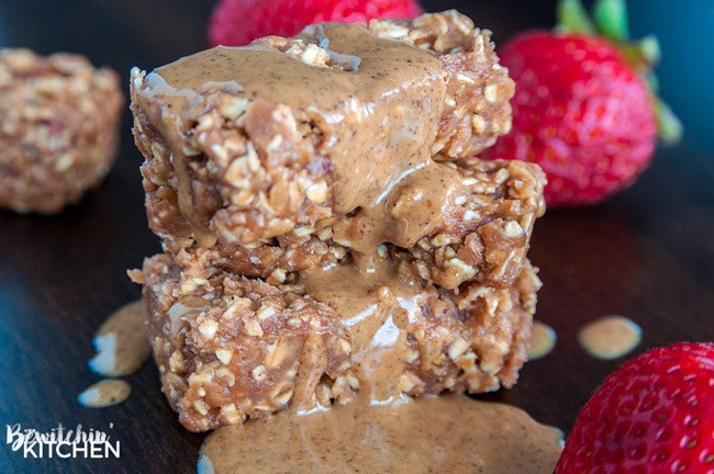 No Bake Peanut Butter Jam Bars - these 3 ingredient PB&J breakfast bars are a great way to start the morning or a yummy snack idea for school. It's a fun twist on peanut butter and jelly with the addition of high fiber oats.