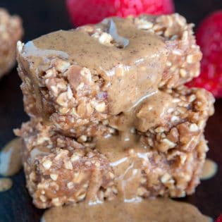 No Bake Peanut Butter Jam Bars - these 3 ingredient PB&J breakfast bars are a great way to start the morning or a yummy snack idea for school. It's a fun twist on peanut butter and jelly with the addition of high fiber oats.