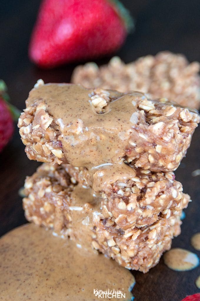 No Bake Peanut Butter Jam Bars - these 3 ingredient PB&J breakfast bars are a great way to start the morning or a yummy snack idea for school. It's a fun twist on peanut butter and jelly with the addition of high fiber oats.