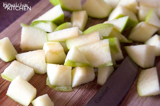 Caramel Apple Blender Pancakes - this is such an easy pancake recipe. This breakfast favorite uses Bisquick, apple sauce, honey greek yogurt, apples, butter and caramel. It's a delicious fall breakfast that can double as a late night dessert. #cookupincredible