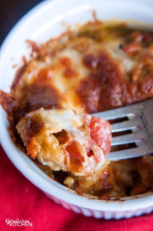 Tomato Pesto Spaghetti Squash Bake - this 21 Day Fix recipe is a gluten free and low carb dinner favorite. It's packed with fire roasted tomatoes, pesto, mozzarella and parmesan cheese and a few servings of vegetables.