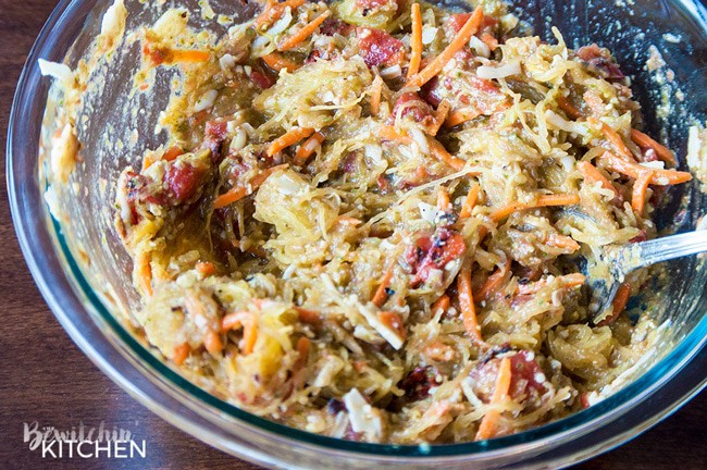 Tomato Pesto Spaghetti Squash Bake - this 21 Day Fix recipe is a gluten free and low carb dinner favorite. It's packed with fire roasted tomatoes, pesto, mozzarella and parmesan cheese and a few servings of vegetables.