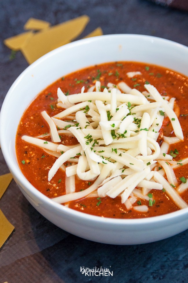 Gluten Free Lasagne Soup. This soup is AWESOME and super cheesy. A fall soup favorite that actually tastes like lasagna, and easy enough to toss in the slow cooker!