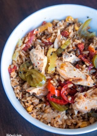 Quick and easy spanish rice bowls using grilled chicken, banana peppers, sundried tomatoes and Seeds of Change Spanish Rice.