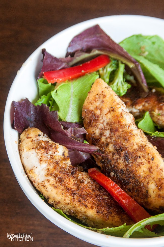 Chicken Tenders Salad with Honey Mustard Dressing - a healthy recipe idea that's 21 Day Fix approved, gluten free and full of fiber. Healthy dinner or lunch in a hurry!