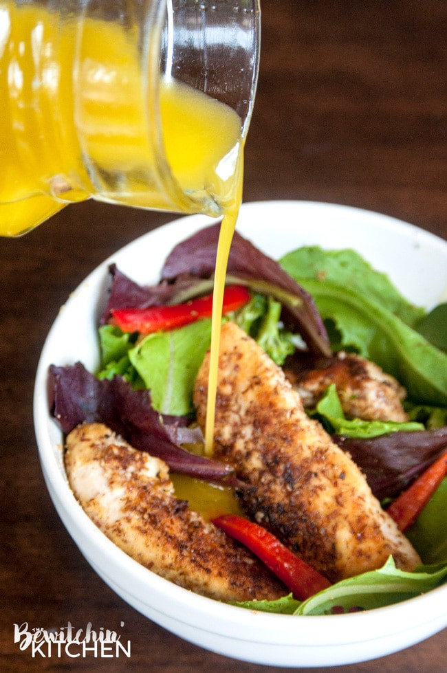 Chicken Tenders Salad with Honey Mustard Dressing - a healthy recipe idea that's 21 Day Fix approved, gluten free and full of fiber. Healthy dinner or lunch in a hurry!