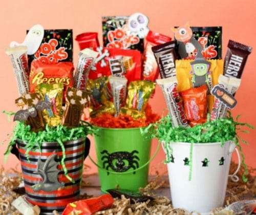 Easy Halloween DIY Candy Bouquets. Perfect craft project for kids.