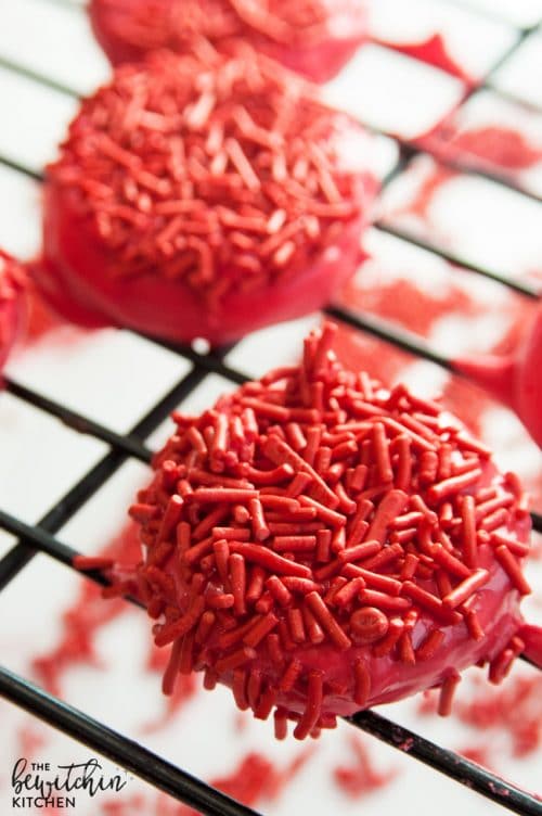 How to make Elmo cookies - these no bake cookies would be great for kids parties, especially a Sesame Street themed birthday or pre school class party!